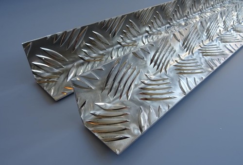 Checker plate equal angle - -,